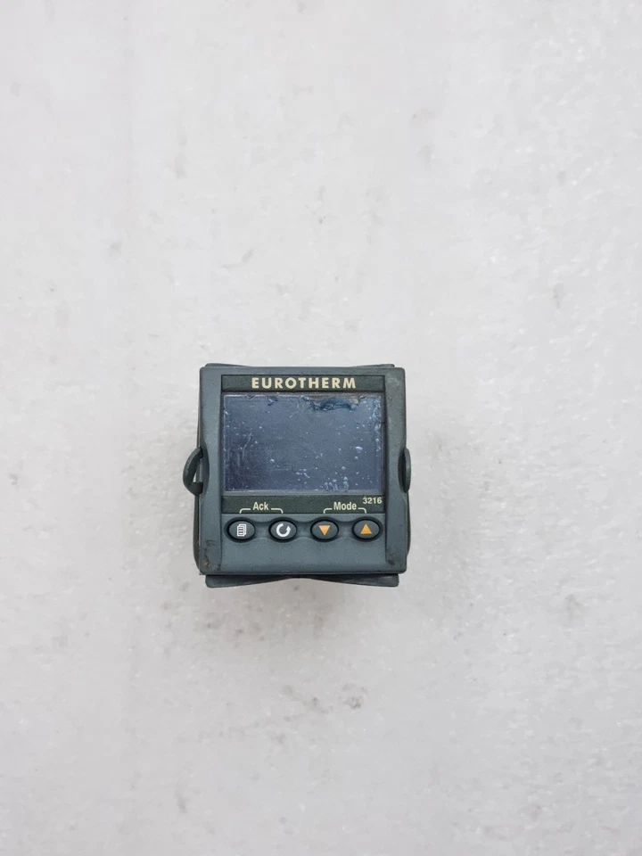 EUROTHERM 3216 PROCESS CONTROL EQUIPMENT UNIT 100-240Vac 3216/CC/VH/LRXX/R